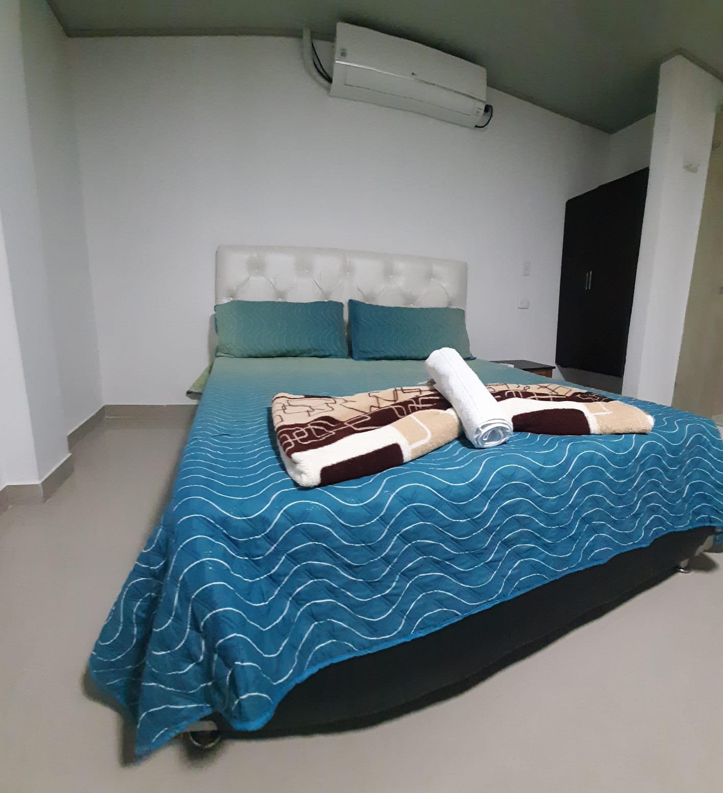 Habitación doble con Aire acondicionado, TV y WiFi